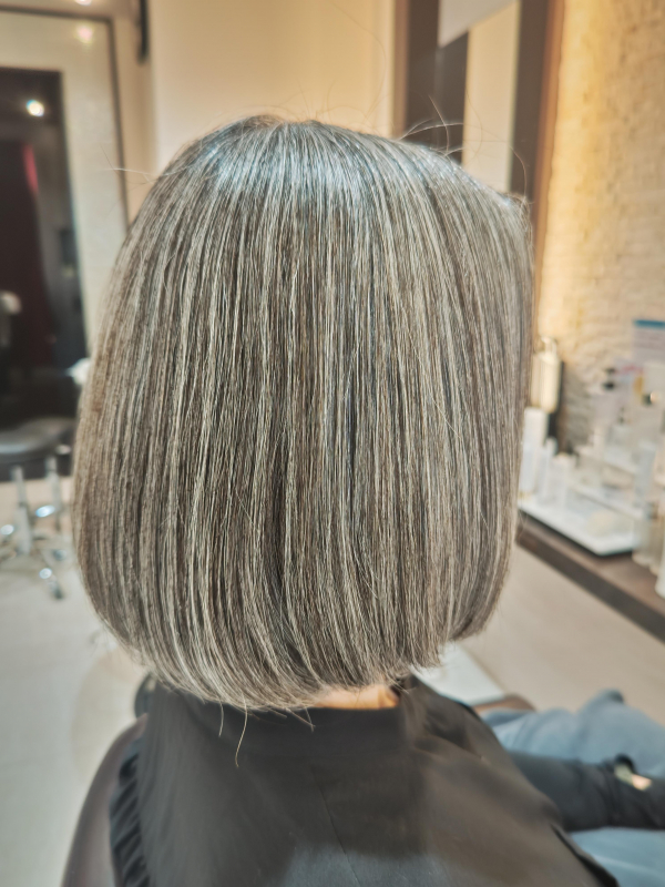 グレイヘア大人ボブ